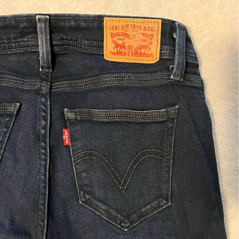 LEVI 529 curvy bootcut jeans. Size 4.